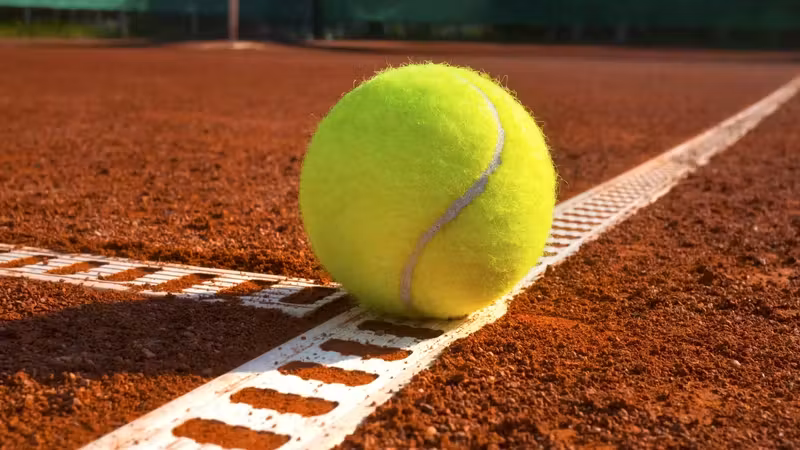 Wachter Tennissand, gestaltet von Studio BUBORI